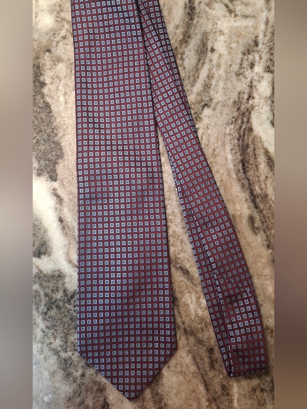 Brooks Brothers 345 Classic Geometric Pattern Men's Tie in Burgundy and Navy
